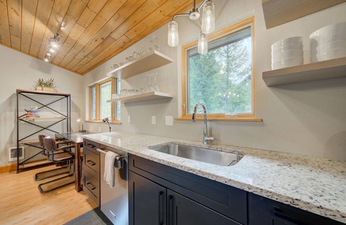 Big Sky Condo | MOUNTAIN VIEWS, HOT TUB & SAUNA! Cozy fireplace, minutes from the slopes!