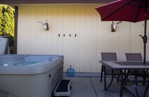 Heart of Missoula House | Mountain Views Hot Tub Vibes