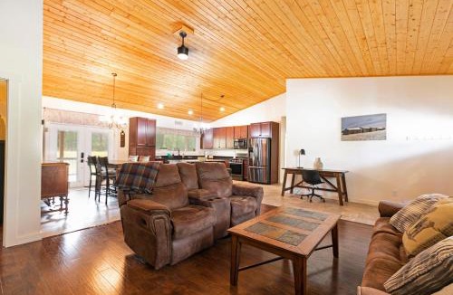 Alberton House | Mountain Views & River Access - Dog-Friendly Retreat Near Missoula!