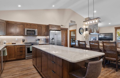 Red Lodge House | Mountain Views, spacious and Newly built, Dog Friendly, Wi-Fi, A/C and Garage- Willow Creek Hideaway