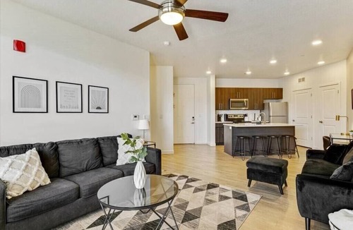 Draper Apartment | Mountain Vista | 24 hr Gym | Hot Tub | Central