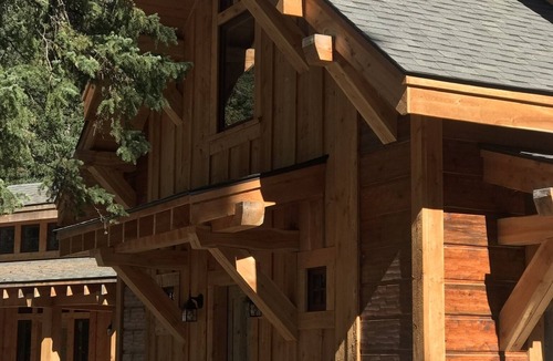 Cooke City-Silver Gate House | MTNLUX Loft Creekside Sauna & Hot tub