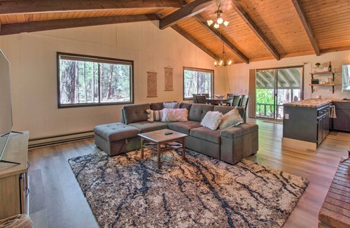 Pinetop Cottage | Near Hiking & Golfing: Pinetop Cabin w/Deck