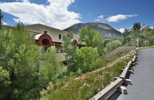 Wildernest Condo | Near Hiking Trails, Rec Path. Easy Drive to Dining, Shops, Rec Center Pool