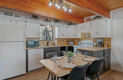 West Yellowstone House | New! 1 minute away from the entrance Wild Flower