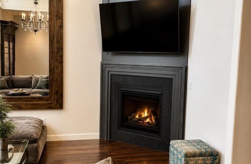 Meridian House | NEW! 3 Private King Suites Walk to The Village