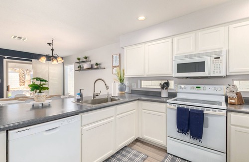 Gilbert House | NEW! - 4 Bedroom Home with Putting Green