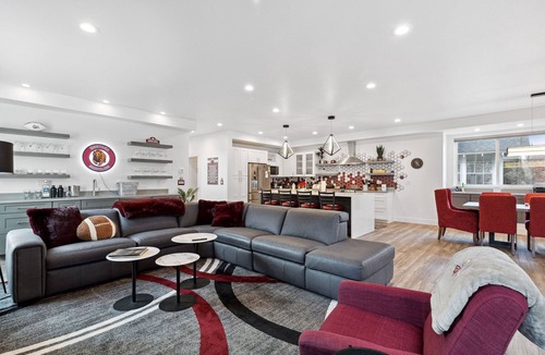 University District House | New and sophisticated home in the University District with spectacular views of the "M".