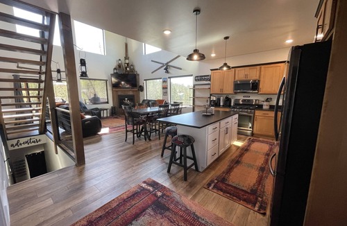 Lead Cabin | NEW Cabin in Terry Peak! Views, Space, and lots more! Sleeps 14, NO bunk beds!