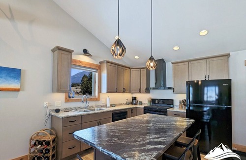 Ovando Cabin | New Cabin | Sleeps 8 | Private Acreage | Mountain Views | Water Frontage