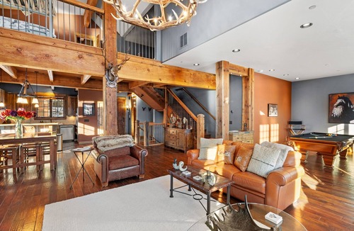 Big Sky Condo | NEW! Laughing Moose Lodge. Stunning Mtn Views, Fireplace, Billiards, Hot Tub.