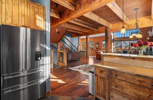 Big Sky Condo | NEW! Laughing Moose Lodge. Stunning Mtn Views, Fireplace, Billiards, Hot Tub.