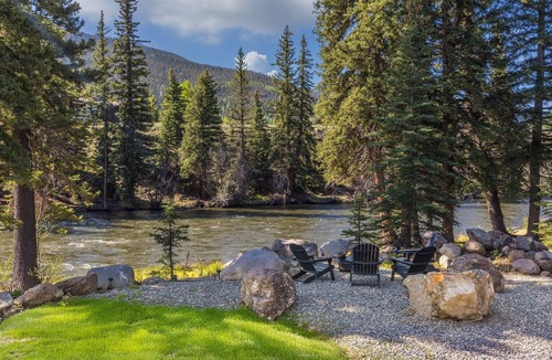 Creede House | New Listing! Newly Constructed Luxury Riverfront Home on the Rio Grande River