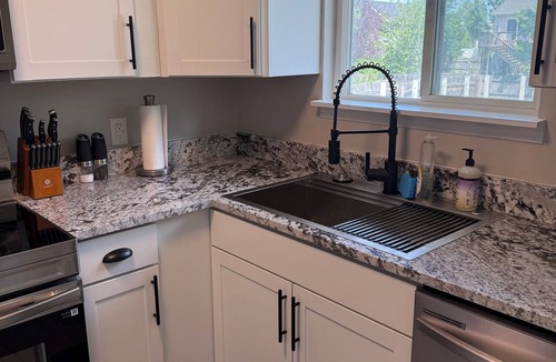 Harrisville House | New Listing Sleeps 12 in Vibrant Ogden w/ Mountain Views