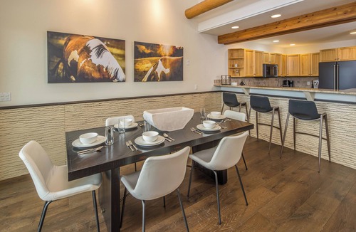 Saddle Ridge House | New! Ski-in/Ski-out 3-bedroom condo with private hot tub & grill