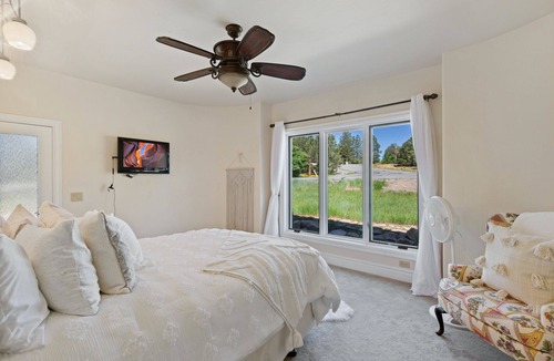 Loghill Village House | New! Stunning Log Hill Home on the Divide Golf Course - Fitness Room & Sauna