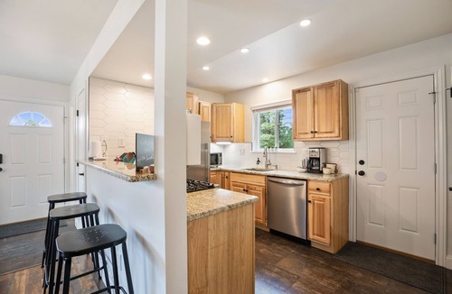 Florissant Cabin | NEW Updated, SUNSETCABIN:3 bd,1.5 bth, secluded, beautiful views, deck, sleeps 6