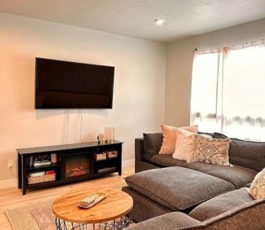 American Fork House | Newly Built Retreat | Comfort & Ski Access