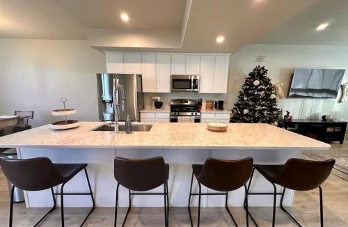 American Fork House | Newly Built Retreat | Comfort & Ski Access