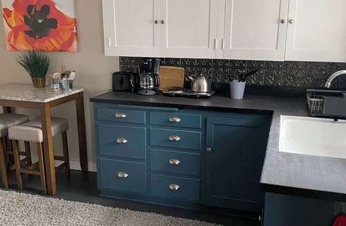 Pendleton Apartment | Newly remodeled desirable NW Hill home lower Apartment Walk to RoundUp/Downtown