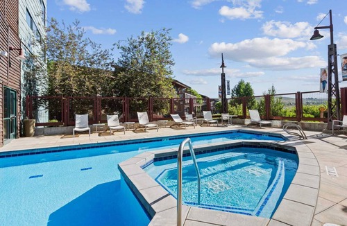 Kimball Junction Condo | Newpark 305-A | Private Hot Tub | Kitchenette | Olympic Park & Mtn View | Fireplace | Pool & Hot Tub