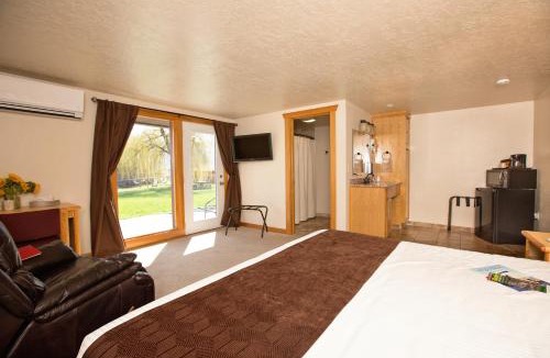 Charlo Cabin | Ninepipes Lodge