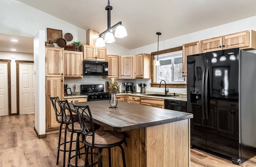 Superior House | nStreamside Reflections-Quiet Home-Private Pond- Superior, MT