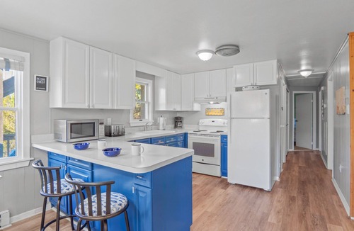 Salvo House | Oceanside Home w/Screened Porch, Grill, Nearby Beach Access. Flippin' Sweet!