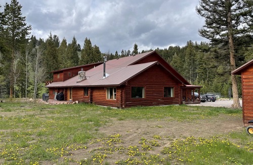 Polaris House | Old Canyon Lodge w/Hot Tub - Nearby Ski Park, Hot Springs, Pioneer Mtn, Bannack