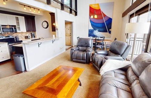 Dillon Condo | On Lake, WOW Views, Big Deck! Walk to Amp, Events, Parks, Marina, Tiki Bar