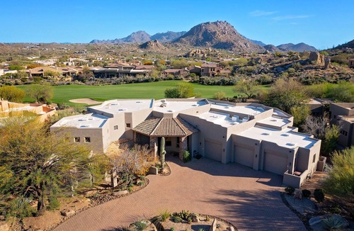 Troon North House | On The Green | Troon Golf Estate | Guest House, Negative Edge Pool, Spa, Patios, Gated