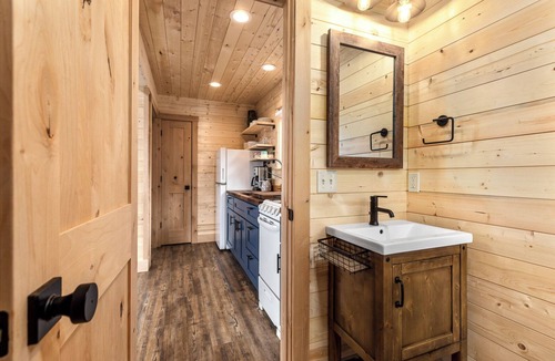 Polebridge Cabin | One of a kind views of Glacier National Park! Summit Cabin at Thunderbird Ridge.