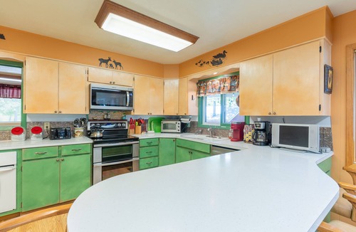 Polson House | Our Happy Place - Beautiful Family Friendly Estate! Sleeps 13