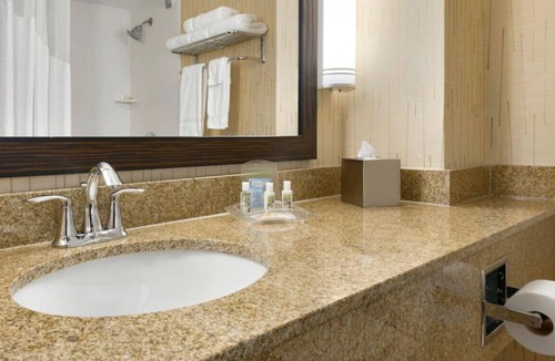 Downtown - Waterfront House | Pamper Yourself in a Luxurious Escape! W/ WiFi