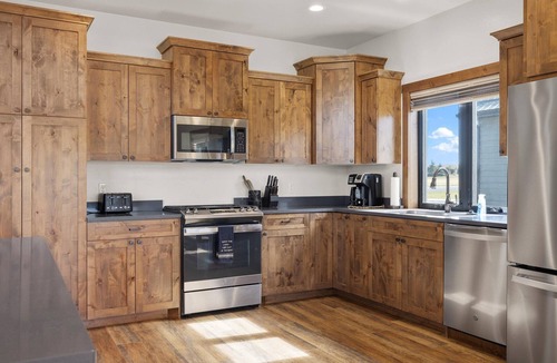 Red Lodge House | Paradise View a dog-friendly vacation rental home with Hot Tub & Wi-Fi.
