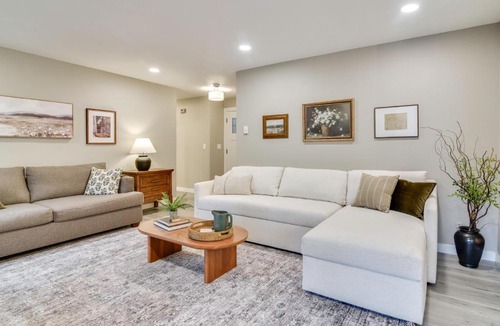 Gresham House | Peace & Serenity in Gresham! Sleek Home w/Yard