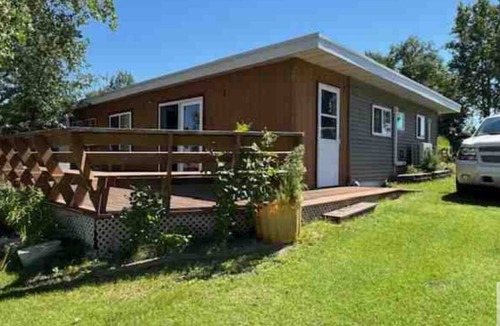 Lake City Cabin | Peaceful 4-bedroom cabin with AC on Clear Lake with a dock and open living room.