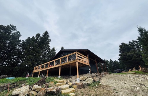Geyser House | Peaceful Acres – Quiet Western Themed Retreat & Outdoor Fun
