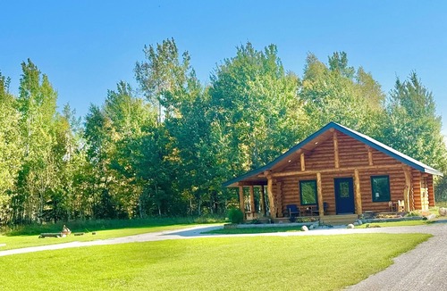 Warroad Cabin | Peaceful custom built log cabin