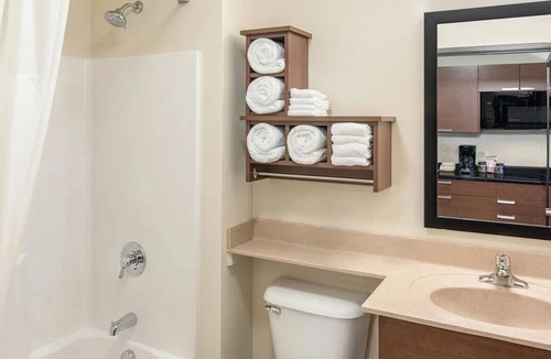 Buena Hotel | Peaceful Stay w/Kitchen, Blackout Curtains & Easy Access to Local Sights