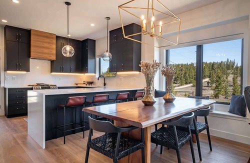 Fraser House | Peak Views | Sun-Drenched