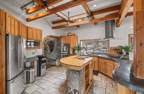 Emigrant House | Perfect 5BD Yellowstone Family Getaway w/Hot Tub