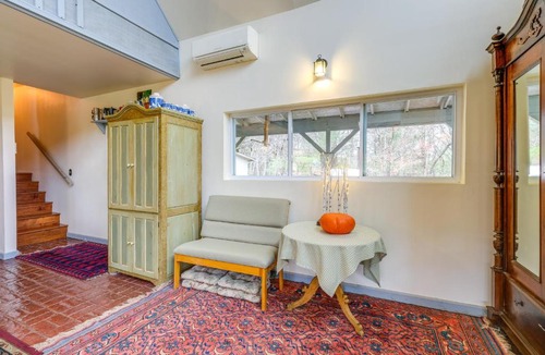 Pilot Apartment | Pet-Friendly Pilot Studio w/Vineyard Views!