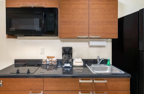 Buena Hotel | Pet-Friendly Room w/Kitchen for Your Home-Like Stay in Yakima