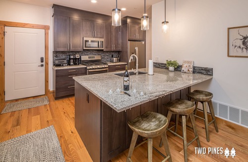 Big Sky House | Pet Friendly Townhome! Hot Tub! 15 Min Drive to Resort! 5 Min Walk to Shuttle an