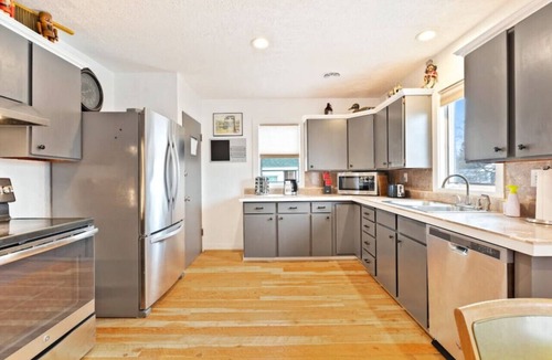 Central - Terry Apartment | Pet Friendly with Hot Tub and Sauna