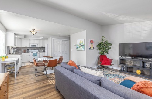Kennewick House | Pets welcome! Charming 2-bedroom townhome in Kennewick w/Blazing WiFi + AC/Heat