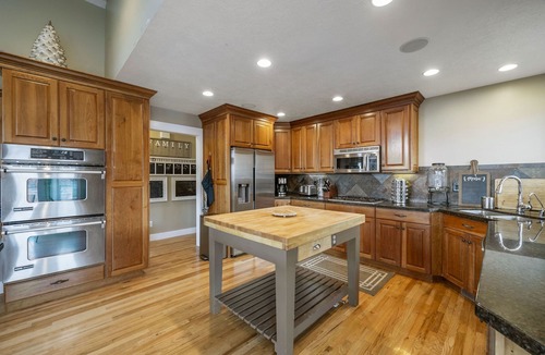Eagle Mountain House | Pickle-Ball & Hot-tub & Sauna & Theater Game Room!