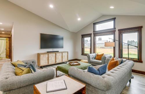 Pinedale House | Pinedale Getaway Near Hiking, Skiing & Lakes!