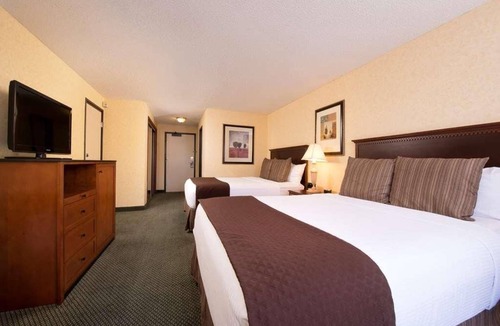 Kennewick Hotel | Pleasant Stay, Convenient Location! Upscale Unit Near Attractions, Pool, Parking